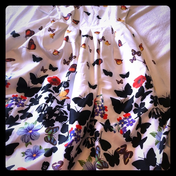 Spring time Butterfly dress - Picture 3 of 6